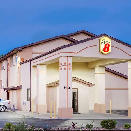 Super 8 By Wyndham Ames Hotel Exterior photo