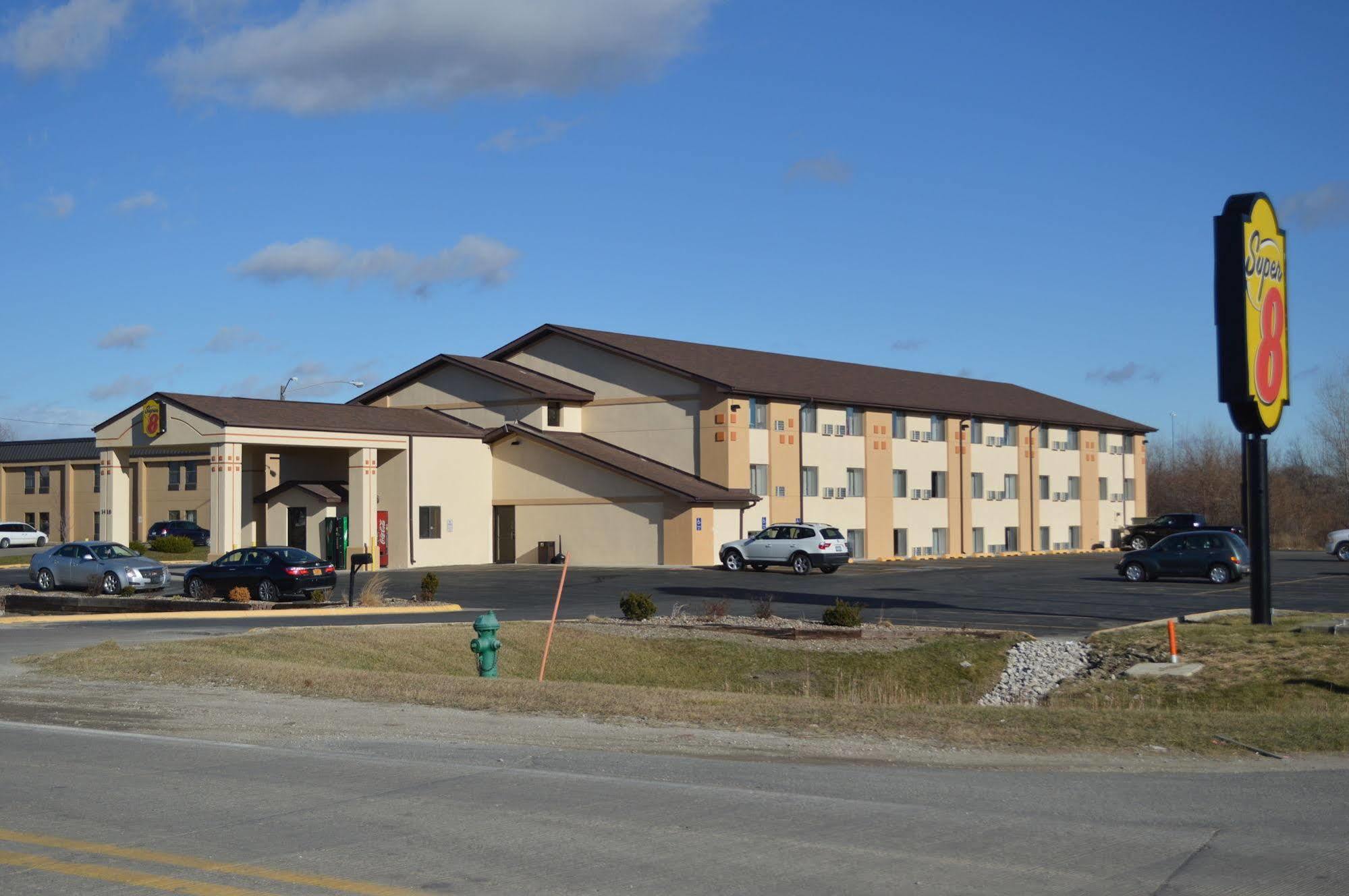 Super 8 By Wyndham Ames Hotel Exterior photo